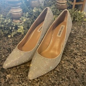 Steve Madden Daisie Pumps size 8.5 - near like-new condition